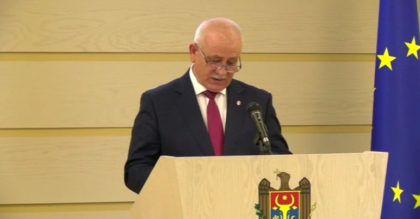 In hangarele aeroportului de la Marculesti se afla 15 mii de rachete de lupta si ar putea avea loc o tragedie pentru ca acestea se afla aproape de pista. Cel putin, asta sustine Chiril Motpan, presedintele comisiei de securitate nationala, aparare si ordine publica In hangarele aeroportului de la Marculesti se afla 15 mii de rachete de lupta si ar putea avea loc o tragedie pentru ca acestea se afla aproape de pista. Cel putin, asta sustine Chiril Motpan, presedintele comisiei de securitate nationala, aparare si ordine publica