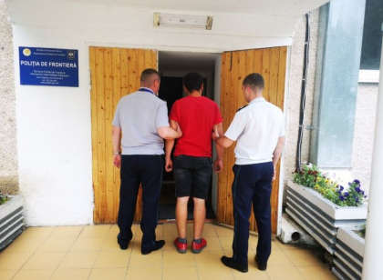 Cetateanul din Tadjikistan care a spart geamul din Aeroportul Chisinau si a evadat, retinut in regiunea transnistreana. Ce risca faptasul Cetateanul din Tadjikistan care a spart geamul din Aeroportul Chisinau si a evadat, retinut in regiunea transnistreana. Ce risca faptasul