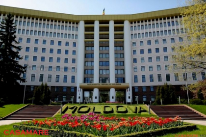 Dupa doua luni de munca, deputatii pleca in vacanta