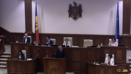 Parlamentul a votat cererile de demisie a lui Andrei Nastase, Maia Sandu, Viorel Melnic, Liliana Nicolaescu-Onofrei si Otilia Dragutanu. Cine le va lua locul in legislativ 