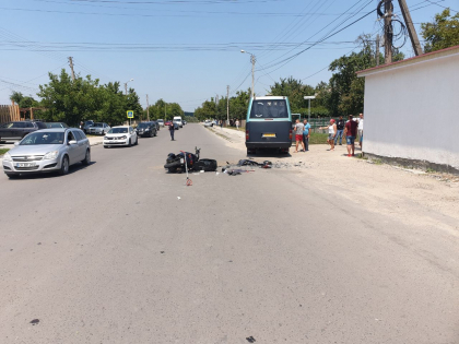 Un motociclist a murit la Ungheni, dupa ce s-a ciocnit cu un microbuz. Cum s-a intamplat totul - FOTO