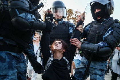 Peste 1.000 de persoane, arestate la Moscova. Oamenii au cerut alegeri libere - GALERIE FOTO Peste 1.000 de persoane, arestate la Moscova. Oamenii au cerut alegeri libere - GALERIE FOTO