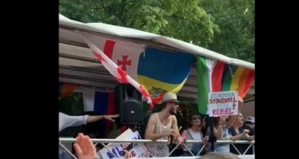 Steagul Republicii Moldova, surprins la parada gay de la Berlin - VIDEO Steagul Republicii Moldova, surprins la parada gay de la Berlin - VIDEO