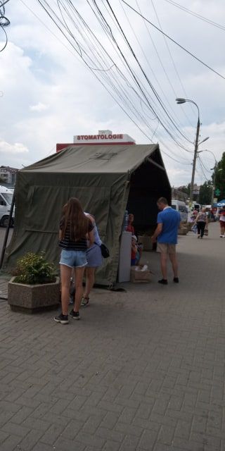 Corturi anticanicula, instalate de salvatori in cele mai aglomerate locuri din capitala. Acolo oamenii pot bea apa si primi ajutor medical daca au nevoie - FOTO Corturi anticanicula, instalate de salvatori in cele mai aglomerate locuri din capitala. Acolo oamenii pot bea apa si primi ajutor medical daca au nevoie - FOTO