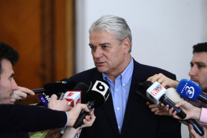 La sase zile de cand a fost numit, Nicolae Moga a demisionat din functia de ministru de Interne ca urmare a evenimentelor din Caracal La sase zile de cand a fost numit, Nicolae Moga a demisionat din functia de ministru de Interne ca urmare a evenimentelor din Caracal