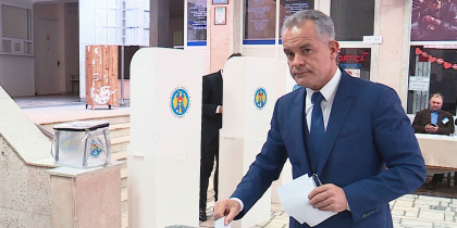 Vlad Plahotniuc isi depune mandatul de deputat. Mesaj transmis partidelor politice Vlad Plahotniuc isi depune mandatul de deputat. Mesaj transmis partidelor politice