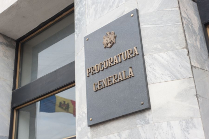 Igor Dodon a semnat decretul privind numirea lui Dumitru Robu in functia de Procuror General interimar al Republicii Moldova si urmeaza sa-l prezinte functionarilor din cadrul institutiei Igor Dodon a semnat decretul privind numirea lui Dumitru Robu in functia de Procuror General interimar al Republicii Moldova si urmeaza sa-l prezinte functionarilor din cadrul institutiei