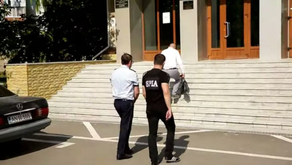 Seful Postului Vamal Cahul, vizat intr-un dosar de contrabanda de tigari, va fi cercetat in libertate - ZDG.MD Seful Postului Vamal Cahul, vizat intr-un dosar de contrabanda de tigari, va fi cercetat in libertate - ZDG.MD
