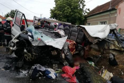 Cauza accidentului mortal din Romania, unde doi moldoveni si-au pierdut viata, iar altii 6 au ajuns la spital in stare grava