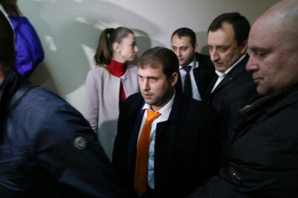 Procuratura a initiat doua cauze penale in urma iesirii ilegale a lui Ilan Sor din tara: angajatii Serviciului Vamal si IGPF din cadrul Aeroportului International Chisinau si cei ai Companiei „Avia Invest” vor fi cercetati Procuratura a initiat doua cauze penale in urma iesirii ilegale a lui Ilan Sor din tara: angajatii Serviciului Vamal si IGPF din cadrul Aeroportului International Chisinau si cei ai Companiei „Avia Invest” vor fi cercetati