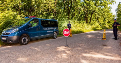 Au urcat beti la volanul unui BMW si conduceau cu viteza. Doi barbati, retinuti dupa ce au incercat sa fuga Au urcat beti la volanul unui BMW si conduceau cu viteza. Doi barbati, retinuti dupa ce au incercat sa fuga
