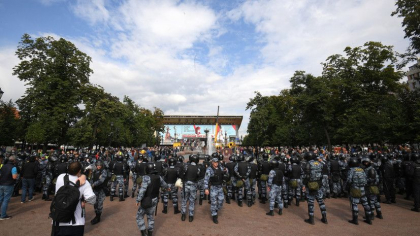 Peste 800 de persoane au fost retinute la protestul de la Moscova Peste 800 de persoane au fost retinute la protestul de la Moscova