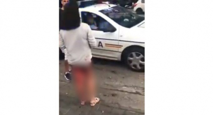 Fata plina de sange, ignorata de doi politisti din Galati, care nu au coborat din masina Fata plina de sange, ignorata de doi politisti din Galati, care nu au coborat din masina