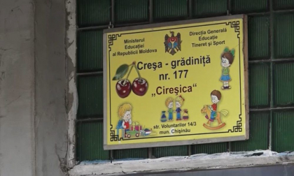 Directia de Educatie vine cu o precizare referitor la directoarea gradinitei care a spus ca copiii sunt hraniti cu carne alterata si peste cu viermi: "Ea a 
fost concediata pentru ca copiii erau agresati fizic si psihic"