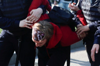 Un cuplu din Rusia risca sa ramana fara copilul de un an, dupa ce au mers la un protest Un cuplu din Rusia risca sa ramana fara copilul de un an, dupa ce au mers la un protest