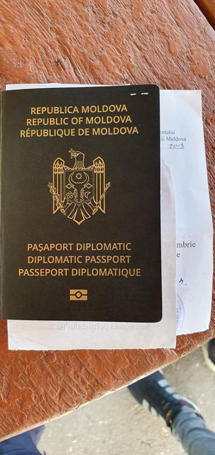 Pasaportul diplomatic al unei persoane a fost ridicat la punctul de trecere Mirnoe. Anuntul, facut de seful Politiei de frontiera - FOTO