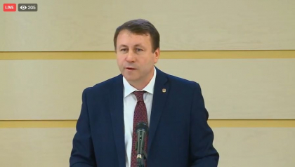 Igor Munteanu a depus la CNA si Procuratura Generala o sesizare cu privire la concesionarea Aeroportului International Chisinau. Anuntul, facut cu putin timp in urma - VIDEO Igor Munteanu a depus la CNA si Procuratura Generala o sesizare cu privire la concesionarea Aeroportului International Chisinau. Anuntul, facut cu putin timp in urma - VIDEO