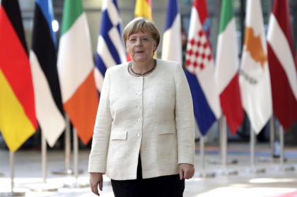 Teorii privind crizele de tremurat ale cancelarului Merkel. Ce spun specialistii