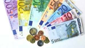 Cat valoreaza astazi un euro si un dolar. Curs valutar 19 august - FOTO Cat valoreaza astazi un euro si un dolar. Curs valutar 19 august - FOTO