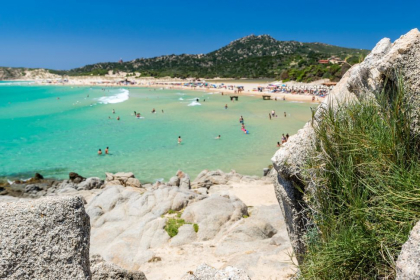 Un cuplu risca 6 ani de inchisoare, dupa ce a furat nisip de pe o populara plaja din Italia Un cuplu risca 6 ani de inchisoare, dupa ce a furat nisip de pe o populara plaja din Italia
