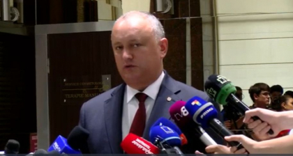 In timp ce guvernul a stabilit zilele de 23 si 24 de doliu national, Igor Dodon spune ca la 24 august el va sarbatori eliberarea Moldovei de pe ocupatia fascista In timp ce guvernul a stabilit zilele de 23 si 24 de doliu national, Igor Dodon spune ca la 24 august el va sarbatori eliberarea Moldovei de pe ocupatia fascista