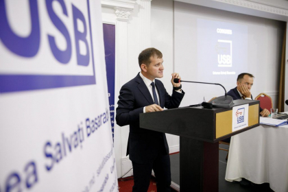Partidul lui Valeriu Munteanu "USB" organizeaza flashmob la Presedintie: "Dodon, Basarabia nu poate fi rupta" Partidul lui Valeriu Munteanu "USB" organizeaza flashmob la Presedintie: "Dodon, Basarabia nu poate fi rupta"