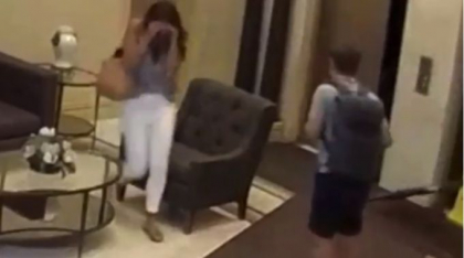 Scene de groaza intr-un bloc din New York. Un barbat a fost zdrobit de un lift - VIDEO Scene de groaza intr-un bloc din New York. Un barbat a fost zdrobit de un lift - VIDEO