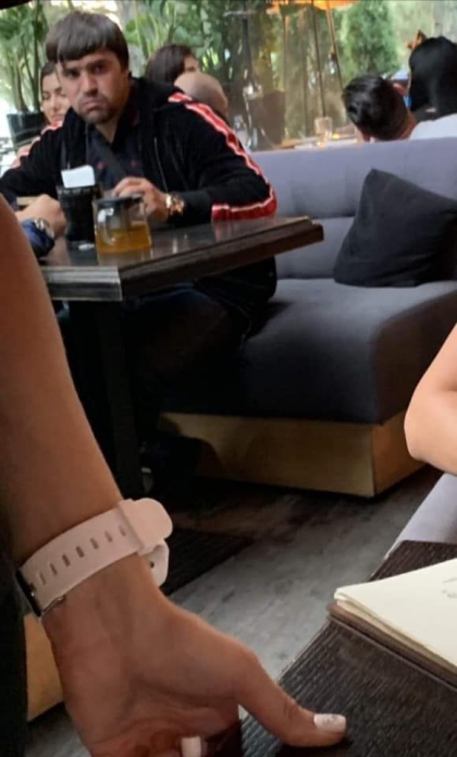 In haine pentru sala de sport si cu paharul in mana. Cum a fost surprins Constantin Tutu intr-o cafenea din Odessa. Imaginile - publicate de Pavel Grigorciuc, care spune ca fotografiile au fost facute ieri dimineata - GALERIE FOTO In haine pentru sala de sport si cu paharul in mana. Cum a fost surprins Constantin Tutu intr-o cafenea din Odessa. Imaginile - publicate de Pavel Grigorciuc, care spune ca fotografiile au fost facute ieri dimineata - GALERIE FOTO