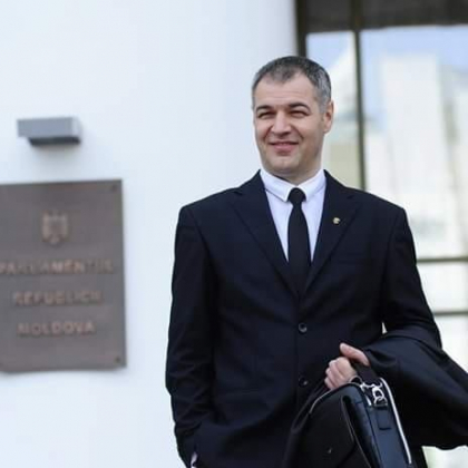 Octavian Ticu ii indeamna pe oameni sa nu mearga la concertul organizat de Igor Dodon: "Oameni buni, stati acasa, lipsa de prezenta la aceasta manifestare de militarism sovietic si debarcarea politica cat mai rapida a PSRM"