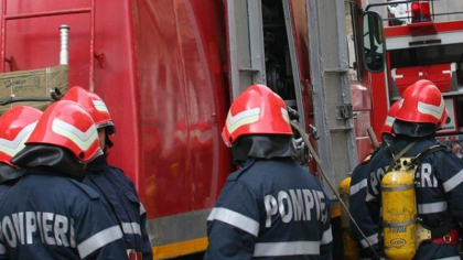 Un apartament din sectorul Botanica al capitalei, distrus de flacari. Proprietara locuintei, transportata la spital cu arsuri de gradul I si II. Locatarii blocului - evacuati Un apartament din sectorul Botanica al capitalei, distrus de flacari. Proprietara locuintei, transportata la spital cu arsuri de gradul I si II. Locatarii blocului - evacuati