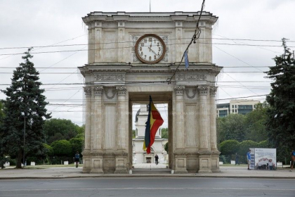 Mitropilia Moldovei vrea sa repare Arcul de Triumf din donatiile care urmeaza sa fie colectate de la enoriasi. Reprezentantii bisericii cer guvernului sa le permita acest lucru