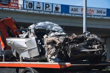 Un moldovean a murit la Kiev, dupa ce a intrat cu Chevrolet-ul, avand viteza, sub un camion care stationa pe marginea drumului: din automobil nu a ramas practic nimic - VIDEO/GALERIE FOTO Un moldovean a murit la Kiev, dupa ce a intrat cu Chevrolet-ul, avand viteza, sub un camion care stationa pe marginea drumului: din automobil nu a ramas practic nimic - VIDEO/GALERIE FOTO