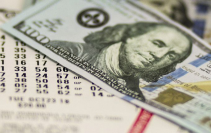 Reactia unui barbat cand afla ca a castigat 96 milioane de dolari la Loto