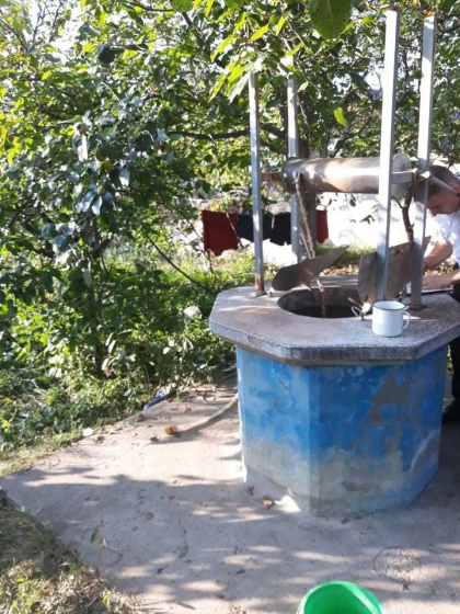 Imagini de la locul tragediei din Edinet, unde o tanara a murit dupa ce si-a luat ambii copii, unul de 2 ani si altul de doar o luna, si s-a aruncat intr-o fantana. Detalii noi - GALERIE FOTO Imagini de la locul tragediei din Edinet, unde o tanara a murit dupa ce si-a luat ambii copii, unul de 2 ani si altul de doar o luna, si s-a aruncat intr-o fantana. Detalii noi - GALERIE FOTO