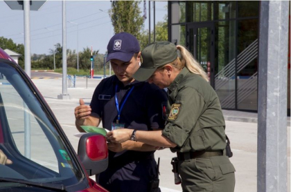 O tanara de 25 de ani din Chisinau, prinsa cu permisul de conducere fals la vama Palanca. Femeia a recunoscut ca si-a perfectat documentul prin intermediul unei persoane straine, fiind asigurata de veridicitatea actului. Ce s-a intamplat ulterior O tanara de 25 de ani din Chisinau, prinsa cu permisul de conducere fals la vama Palanca. Femeia a recunoscut ca si-a perfectat documentul prin intermediul unei persoane straine, fiind asigurata de veridicitatea actului. Ce s-a intamplat ulterior