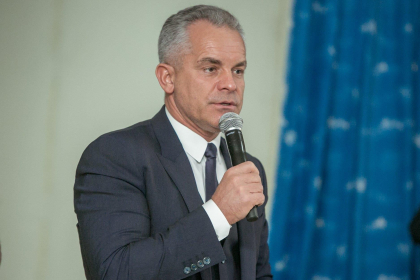 Mihail Gofman spune unde se afla acum Vlad Plahotniuc: "A stat 2 zile in SUA, apoi a zburat cu avionul spre Marea Britanie impreuna cu Constantin Botnari, supranumit "Borsetca". Daca va fi dorinta, va voi prezenta si adresa unde locuiesc" Mihail Gofman spune unde se afla acum Vlad Plahotniuc: "A stat 2 zile in SUA, apoi a zburat cu avionul spre Marea Britanie impreuna cu Constantin Botnari, supranumit "Borsetca". Daca va fi dorinta, va voi prezenta si adresa unde locuiesc"