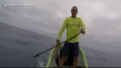 Un spaniol a parcurs 4.000 de kilometri cu o barca similara unui submarin Un spaniol a parcurs 4.000 de kilometri cu o barca similara unui submarin