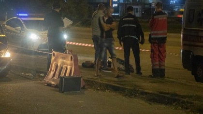 Doi moldoveni, o femeie si un barbat, retinuti in Kiev: au injunghiat un taximetrist si l-au aruncat din masina Doi moldoveni, o femeie si un barbat, retinuti in Kiev: au injunghiat un taximetrist si l-au aruncat din masina