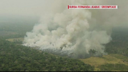 Flacarile din padurea amazoniana, departe de-a fi stinse. Acuzatiile aduse de indigeni