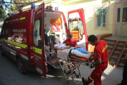 O moldoveanca de 32 de ani, care a suferit diverse traumatisme in urma unui incident la Suceava, adusa cu SMURD-ul la Chisinau O moldoveanca de 32 de ani, care a suferit diverse traumatisme in urma unui incident la Suceava, adusa cu SMURD-ul la Chisinau