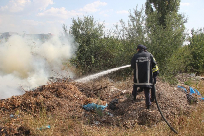 Inca un incendiu in capitala. Sectorul Rascani, acoperit de fum - FOTO