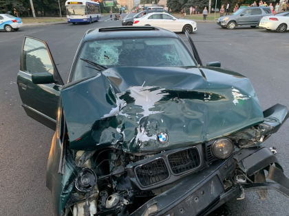 Accident grav pe o strada din capitala. Ambulanta, la fata locului - FOTO Accident grav pe o strada din capitala. Ambulanta, la fata locului - FOTO