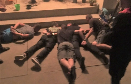 Schema de milioane care se desfasura sub protectia unui politist de frontiera si a unuia de patrulare, descoperita de PCCOCS la vama Leuseni. Mai multe persoane, retinute. Ce faceau si cum actionau faptasii - FOTO Schema de milioane care se desfasura sub protectia unui politist de frontiera si a unuia de patrulare, descoperita de PCCOCS la vama Leuseni. Mai multe persoane, retinute. Ce faceau si cum actionau faptasii - FOTO