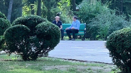 Ce spune Lilian Carp, despre intalnirea sa cu Iurie Topala in parcul din centrul capitalei: "Dl. Novac, eu spre deosebire de unii, care au falsificat alegerile la CNA si au facut intelegeri la CC pe la miez de noapte in subsoluri, prefer sa ma vad in spatiu public"