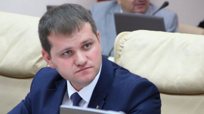 Valeriu Munteanu acuza intrepriderea Apa-Canal Chisinau ca minte si sustine ca mirosul urat din oras nu va disparea:  „Iarasi minte si iarasi manipuleaza. Orasul va continua sa puta”
