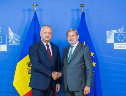 Igor Dodon, aflat intr-o vizita la Bruxelles, a avut o intrevedere cu Comisarul European pentru politica de vecinatate si negocieri de extindere, Johannes Hahn: „Am constatat cu satisfactie relansarea plenara a dialogului politic intre RM si UE” - FOTO/VIDEO