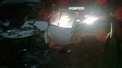 Un barbat a murit pe loc, iar alte sase persoane, printre care doi copii, au fost transportate de urgenta la spital, in urma unui accident tragic la Floresti - FOTO Un barbat a murit pe loc, iar alte sase persoane, printre care doi copii, au fost transportate de urgenta la spital, in urma unui accident tragic la Floresti - FOTO