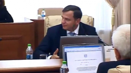 Stop cadru. Andrei Nastase, curios daca noul secretar de stat la Ministerul Sanatatii, Ion Dodon, este ruda cu Igor Dodon: „- Nu? - Sigur ca nu? - Chiar si daca erati nu era nicio problema” Stop cadru. Andrei Nastase, curios daca noul secretar de stat la Ministerul Sanatatii, Ion Dodon, este ruda cu Igor Dodon: „- Nu? - Sigur ca nu? - Chiar si daca erati nu era nicio problema”