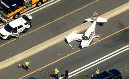 Un avion a ajuns pe o autostrada din Maryland si a lovit o masina - VIDEO