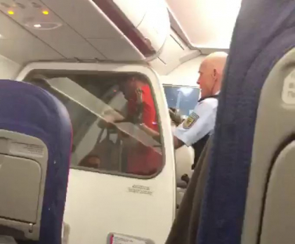 Aterizare de urgenta la Frankfurt din cauza unor pasageri romani. Ce au facut in avion